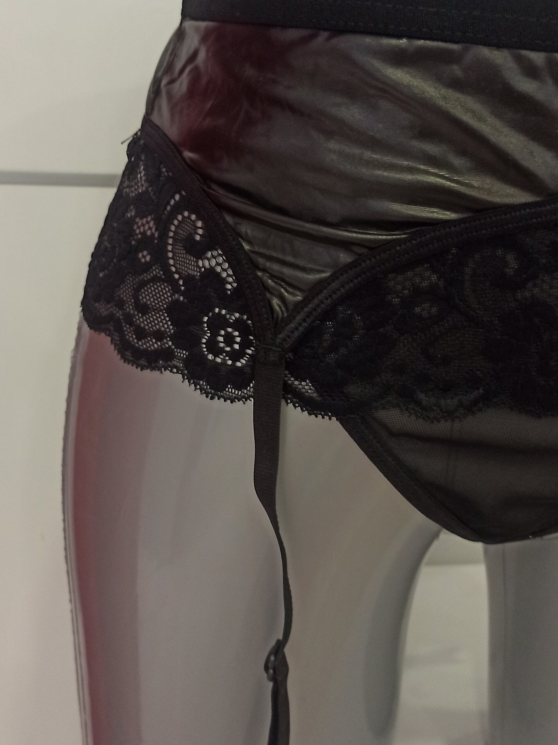 Liguero con tanga - 3